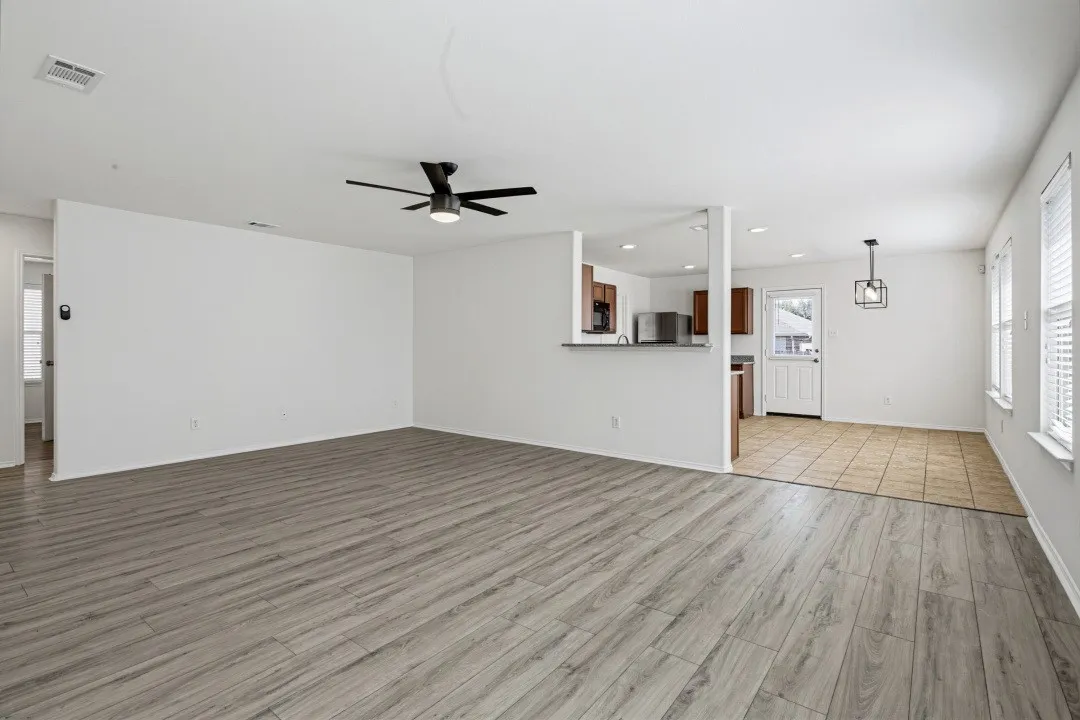 Single Family Residence For Sale in Tarrant County , 706 Bastrop Drive, Arlington, Texas 76002, 3 Bedroom, 2 Bathroom, 2 Garage spaces, 1,518 Sqft, built in 2012, mls#21395678, Real Estate Agent in Arlington, Homes For Sale in Tarrant county, Homes For Sale in Arlington, Realtor in Arlington Texas, Real Estate Brokerage Independent Realty Texas, Luminita Cordes Realtor