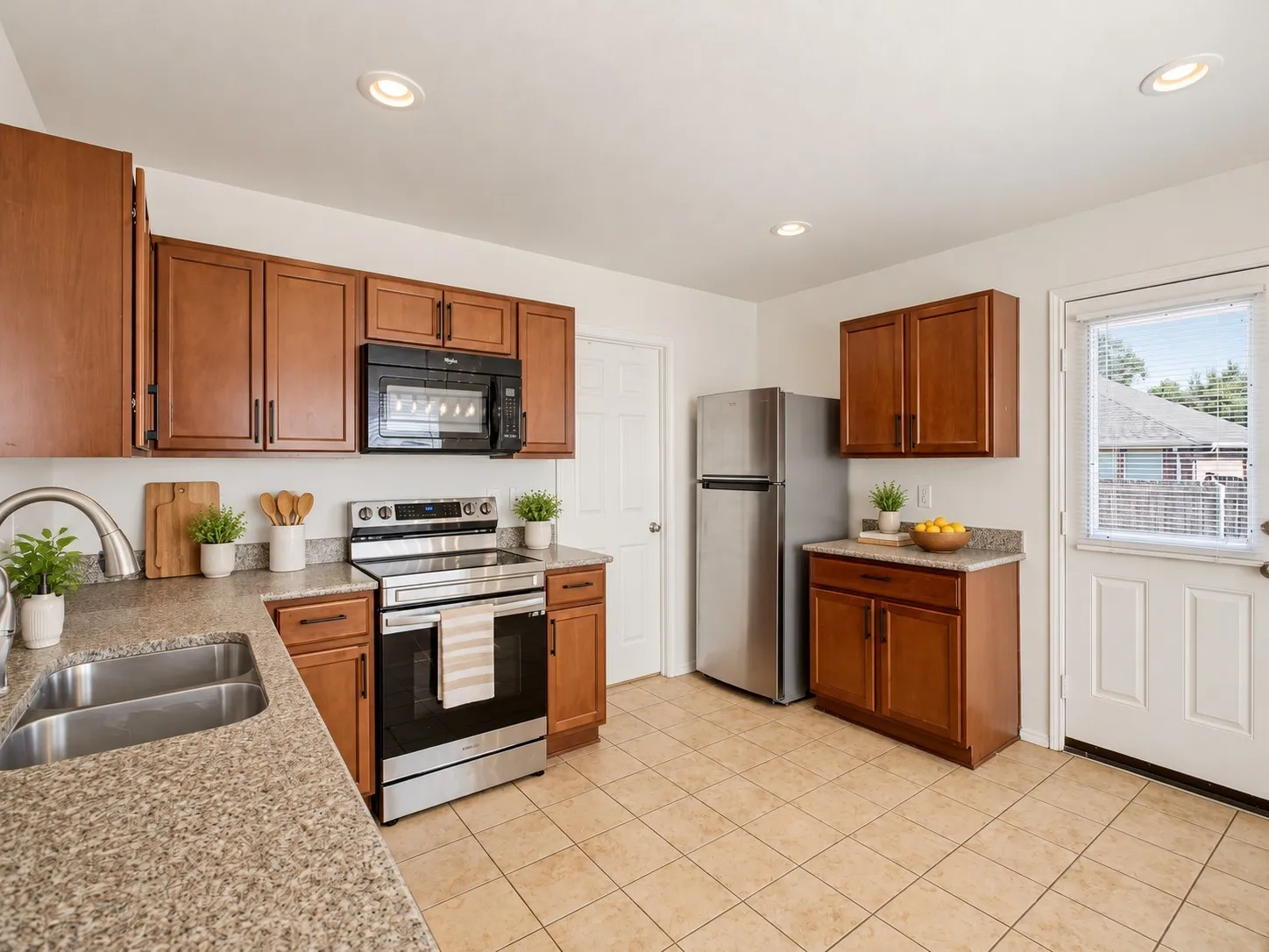 Single Family Residence For Sale in Tarrant County , 706 Bastrop Drive, Arlington, Texas 76002, 3 Bedroom, 2 Bathroom, 2 Garage spaces, 1,518 Sqft, built in 2012, mls#21395678, Real Estate Agent in Arlington, Homes For Sale in Tarrant county, Homes For Sale in Arlington, Realtor in Arlington Texas, Real Estate Brokerage Independent Realty Texas, Luminita Cordes Realtor