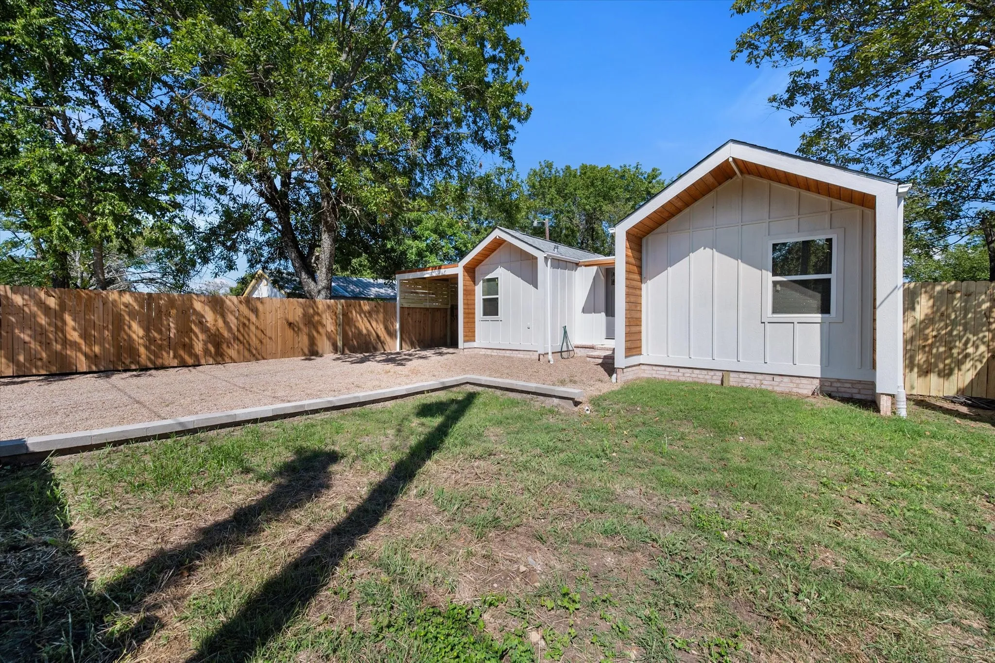 Single Family Residence For Sale in Limestone County , 717 Alice Street, Mexia, Texas 76667, 2 Bedroom, 2 Bathroom, Garage spaces, 700 Sqft, built in 2025, mls#21398157, Real Estate Agent in Mexia, Homes For Sale in Limestone county, Homes For Sale in Mexia, Realtor in Mexia Texas, Real Estate Brokerage Independent Realty Texas, Luminita Cordes Realtor