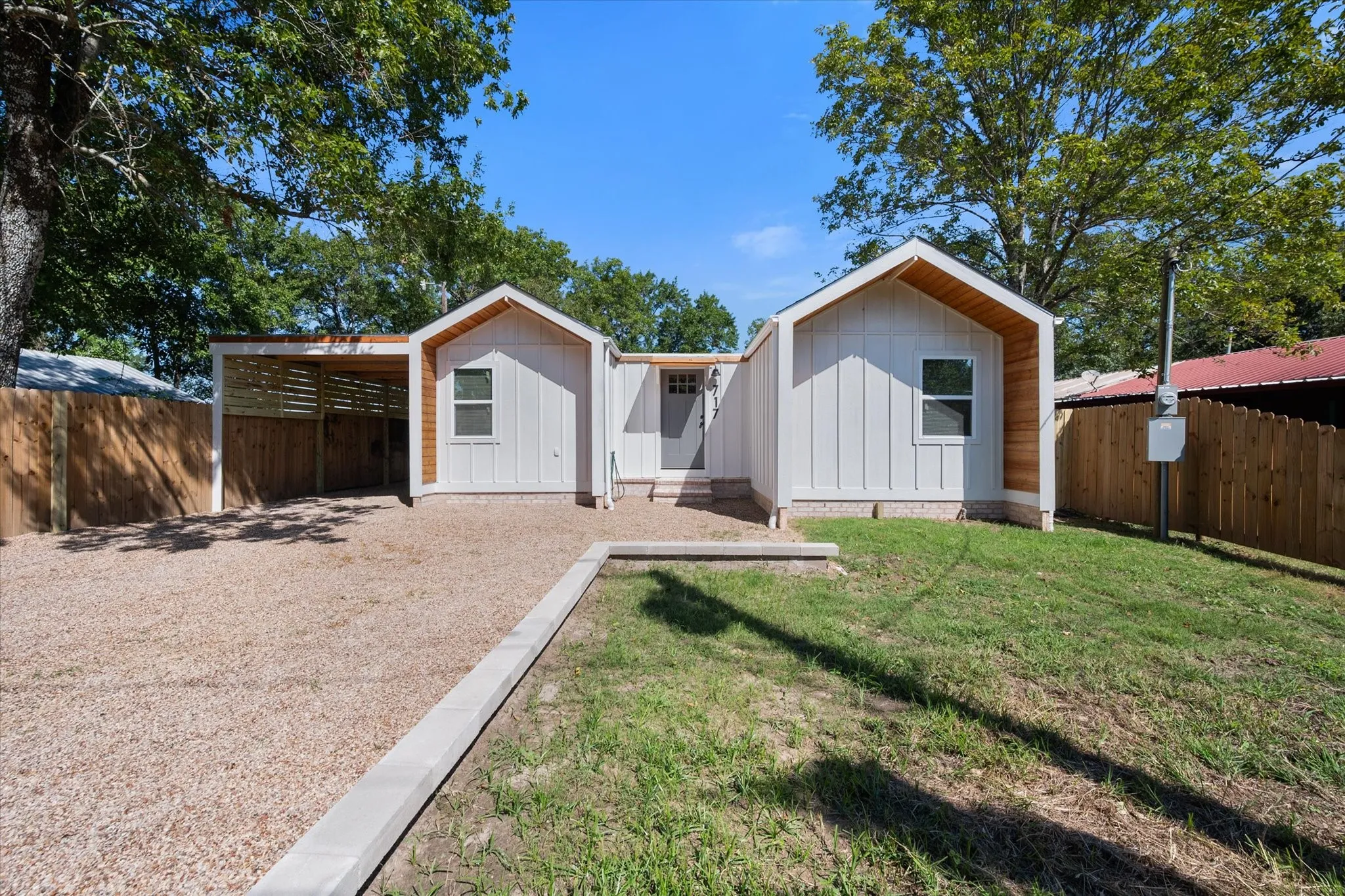Single Family Residence For Sale in Limestone County , 717 Alice Street, Mexia, Texas 76667, 2 Bedroom, 2 Bathroom, Garage spaces, 700 Sqft, built in 2025, mls#21398157, Real Estate Agent in Mexia, Homes For Sale in Limestone county, Homes For Sale in Mexia, Realtor in Mexia Texas, Real Estate Brokerage Independent Realty Texas, Luminita Cordes Realtor