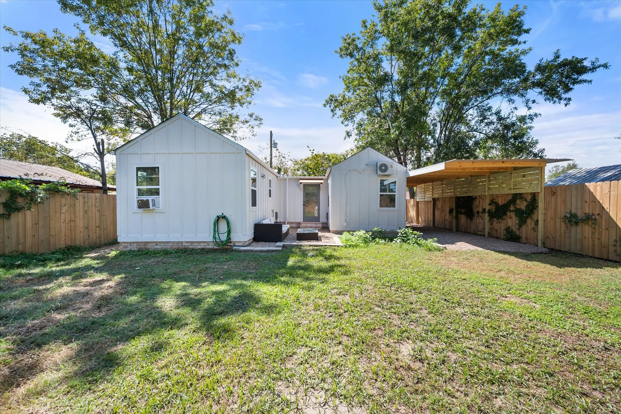 Single Family Residence For Sale in Limestone County , 717 Alice Street, Mexia, Texas 76667, 2 Bedroom, 2 Bathroom, Garage spaces, 700 Sqft, built in 2025, mls#21398157, Real Estate Agent in Mexia, Homes For Sale in Limestone county, Homes For Sale in Mexia, Realtor in Mexia Texas, Real Estate Brokerage Independent Realty Texas, Luminita Cordes Realtor