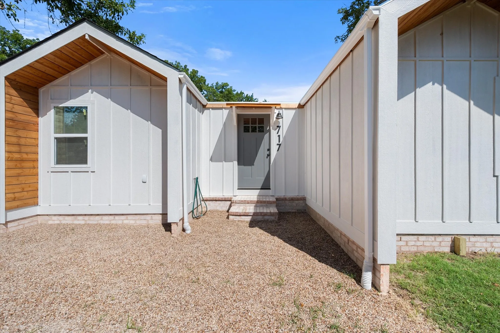 Single Family Residence For Sale in Limestone County , 717 Alice Street, Mexia, Texas 76667, 2 Bedroom, 2 Bathroom, Garage spaces, 700 Sqft, built in 2025, mls#21398157, Real Estate Agent in Mexia, Homes For Sale in Limestone county, Homes For Sale in Mexia, Realtor in Mexia Texas, Real Estate Brokerage Independent Realty Texas, Luminita Cordes Realtor