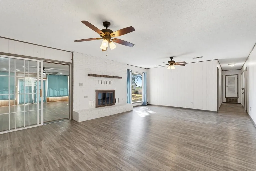 Single Family Residence For Sale in Fisher County , 508 N Water Street, Roby, Texas 79543, 5 Bedroom, 3 Bathroom, Garage spaces, 2,447 Sqft, built in 1960, mls#21395099, Real Estate Agent in Roby, Homes For Sale in Fisher county, Homes For Sale in Roby, Realtor in Roby Texas, Real Estate Brokerage Independent Realty Texas, Luminita Cordes Realtor