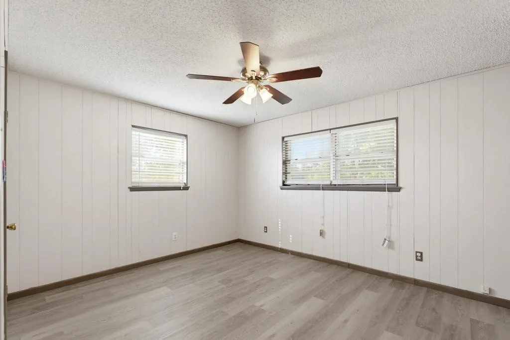 Single Family Residence For Sale in Fisher County , 508 N Water Street, Roby, Texas 79543, 5 Bedroom, 3 Bathroom, Garage spaces, 2,447 Sqft, built in 1960, mls#21395099, Real Estate Agent in Roby, Homes For Sale in Fisher county, Homes For Sale in Roby, Realtor in Roby Texas, Real Estate Brokerage Independent Realty Texas, Luminita Cordes Realtor