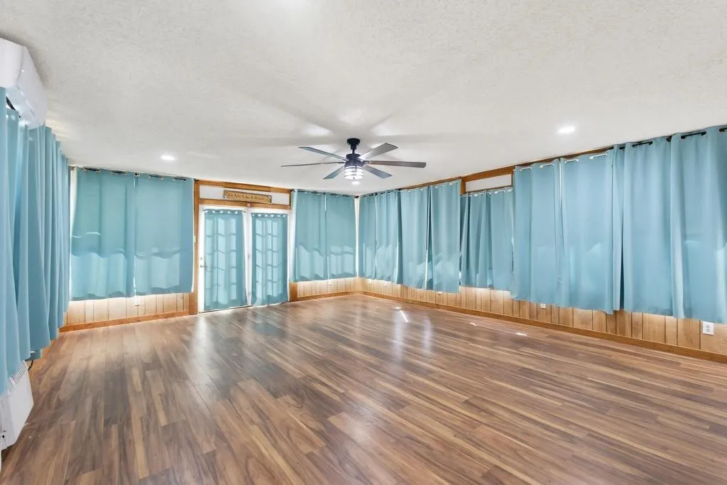 Single Family Residence For Sale in Fisher County , 508 N Water Street, Roby, Texas 79543, 5 Bedroom, 3 Bathroom, Garage spaces, 2,447 Sqft, built in 1960, mls#21395099, Real Estate Agent in Roby, Homes For Sale in Fisher county, Homes For Sale in Roby, Realtor in Roby Texas, Real Estate Brokerage Independent Realty Texas, Luminita Cordes Realtor