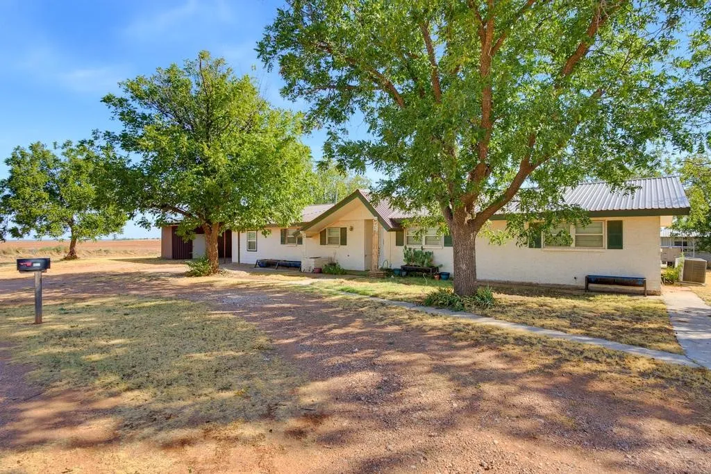 Single Family Residence For Sale in Fisher County , 508 N Water Street, Roby, Texas 79543, 5 Bedroom, 3 Bathroom, Garage spaces, 2,447 Sqft, built in 1960, mls#21395099, Real Estate Agent in Roby, Homes For Sale in Fisher county, Homes For Sale in Roby, Realtor in Roby Texas, Real Estate Brokerage Independent Realty Texas, Luminita Cordes Realtor