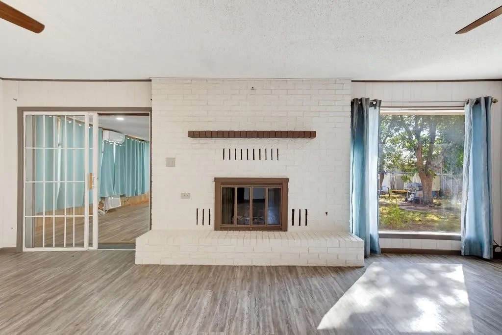Single Family Residence For Sale in Fisher County , 508 N Water Street, Roby, Texas 79543, 5 Bedroom, 3 Bathroom, Garage spaces, 2,447 Sqft, built in 1960, mls#21395099, Real Estate Agent in Roby, Homes For Sale in Fisher county, Homes For Sale in Roby, Realtor in Roby Texas, Real Estate Brokerage Independent Realty Texas, Luminita Cordes Realtor