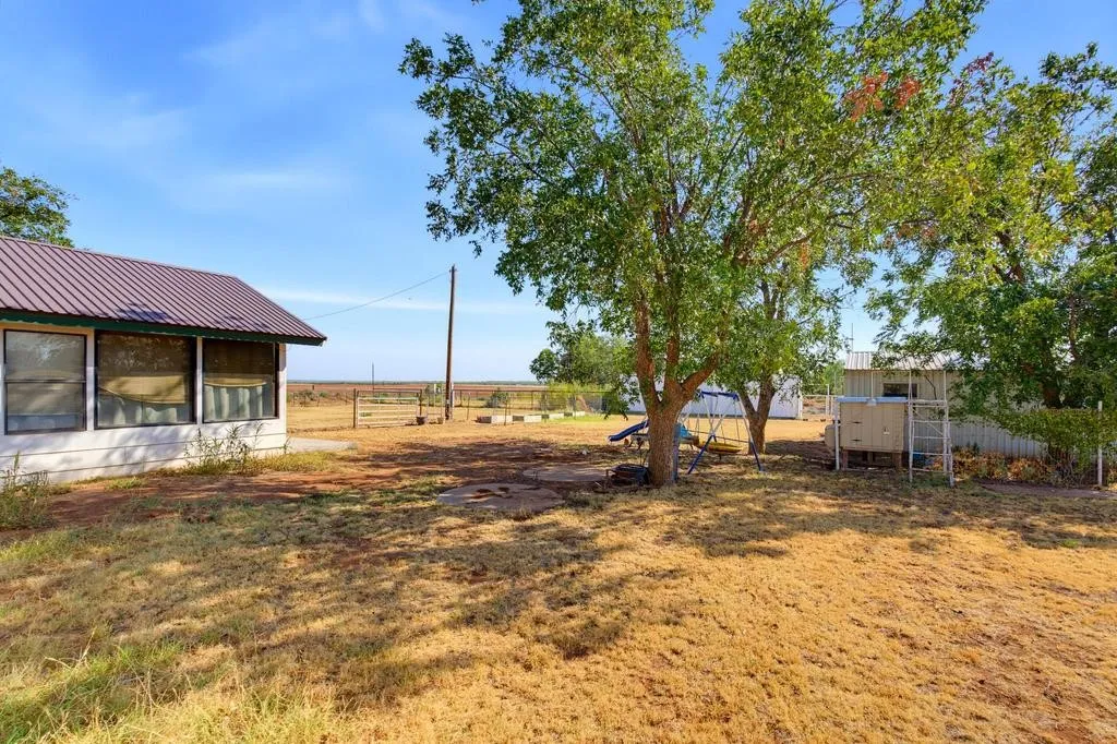 Single Family Residence For Sale in Fisher County , 508 N Water Street, Roby, Texas 79543, 5 Bedroom, 3 Bathroom, Garage spaces, 2,447 Sqft, built in 1960, mls#21395099, Real Estate Agent in Roby, Homes For Sale in Fisher county, Homes For Sale in Roby, Realtor in Roby Texas, Real Estate Brokerage Independent Realty Texas, Luminita Cordes Realtor