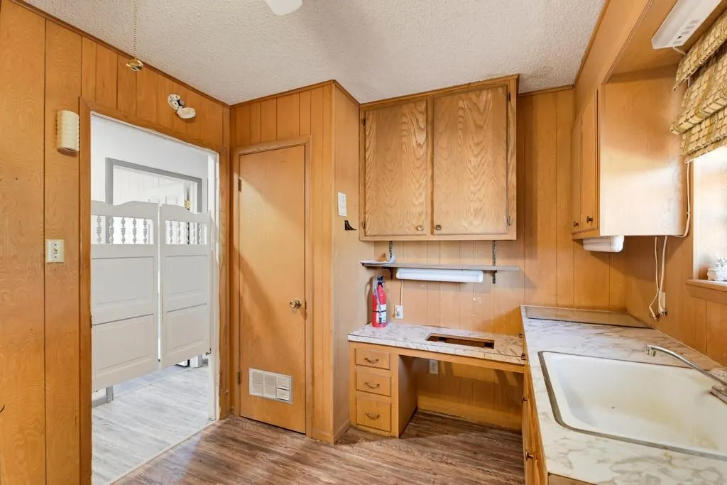Single Family Residence For Sale in Fisher County , 508 N Water Street, Roby, Texas 79543, 5 Bedroom, 3 Bathroom, Garage spaces, 2,447 Sqft, built in 1960, mls#21395099, Real Estate Agent in Roby, Homes For Sale in Fisher county, Homes For Sale in Roby, Realtor in Roby Texas, Real Estate Brokerage Independent Realty Texas, Luminita Cordes Realtor
