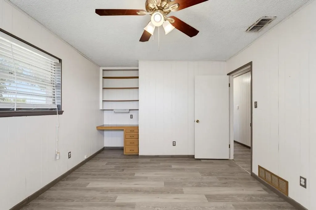 Single Family Residence For Sale in Fisher County , 508 N Water Street, Roby, Texas 79543, 5 Bedroom, 3 Bathroom, Garage spaces, 2,447 Sqft, built in 1960, mls#21395099, Real Estate Agent in Roby, Homes For Sale in Fisher county, Homes For Sale in Roby, Realtor in Roby Texas, Real Estate Brokerage Independent Realty Texas, Luminita Cordes Realtor