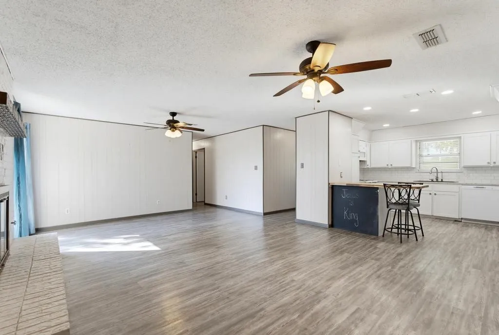 Single Family Residence For Sale in Fisher County , 508 N Water Street, Roby, Texas 79543, 5 Bedroom, 3 Bathroom, Garage spaces, 2,447 Sqft, built in 1960, mls#21395099, Real Estate Agent in Roby, Homes For Sale in Fisher county, Homes For Sale in Roby, Realtor in Roby Texas, Real Estate Brokerage Independent Realty Texas, Luminita Cordes Realtor