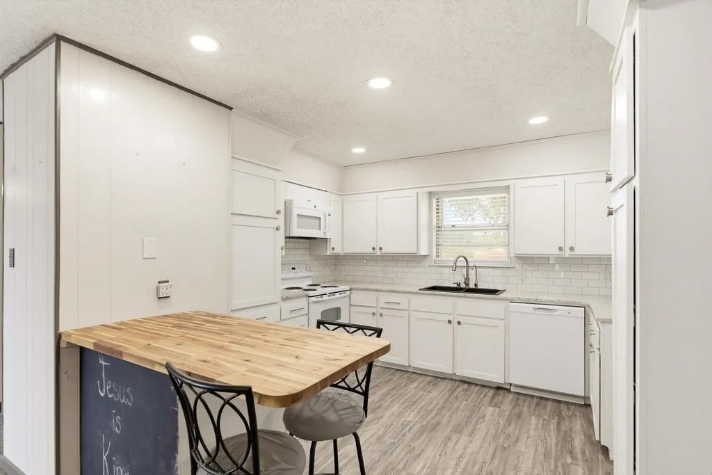 Single Family Residence For Sale in Fisher County , 508 N Water Street, Roby, Texas 79543, 5 Bedroom, 3 Bathroom, Garage spaces, 2,447 Sqft, built in 1960, mls#21395099, Real Estate Agent in Roby, Homes For Sale in Fisher county, Homes For Sale in Roby, Realtor in Roby Texas, Real Estate Brokerage Independent Realty Texas, Luminita Cordes Realtor