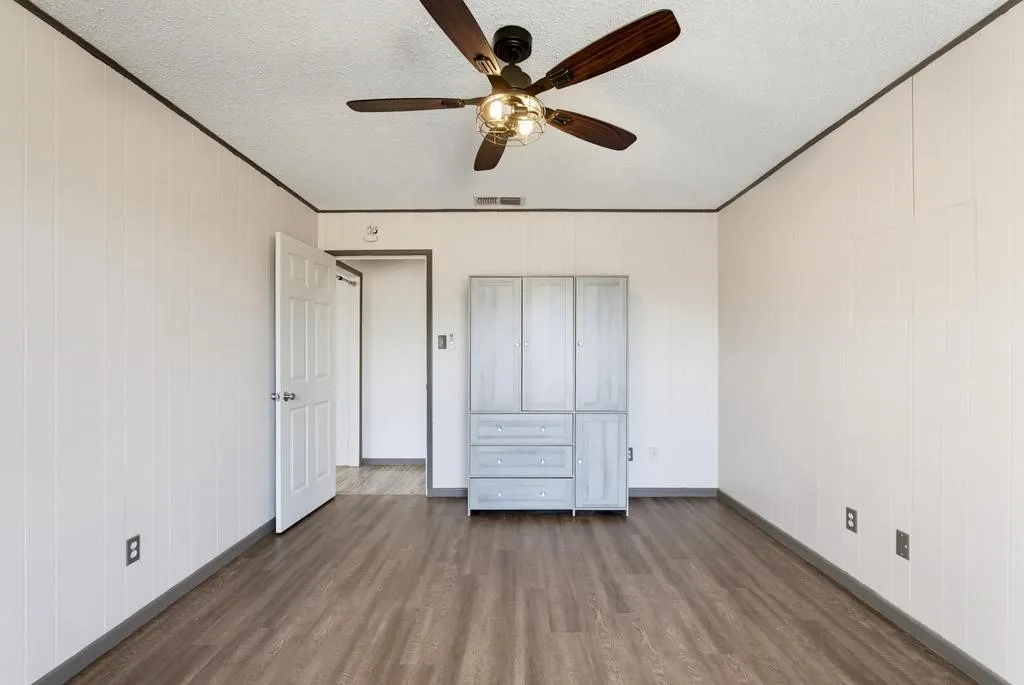Single Family Residence For Sale in Fisher County , 508 N Water Street, Roby, Texas 79543, 5 Bedroom, 3 Bathroom, Garage spaces, 2,447 Sqft, built in 1960, mls#21395099, Real Estate Agent in Roby, Homes For Sale in Fisher county, Homes For Sale in Roby, Realtor in Roby Texas, Real Estate Brokerage Independent Realty Texas, Luminita Cordes Realtor