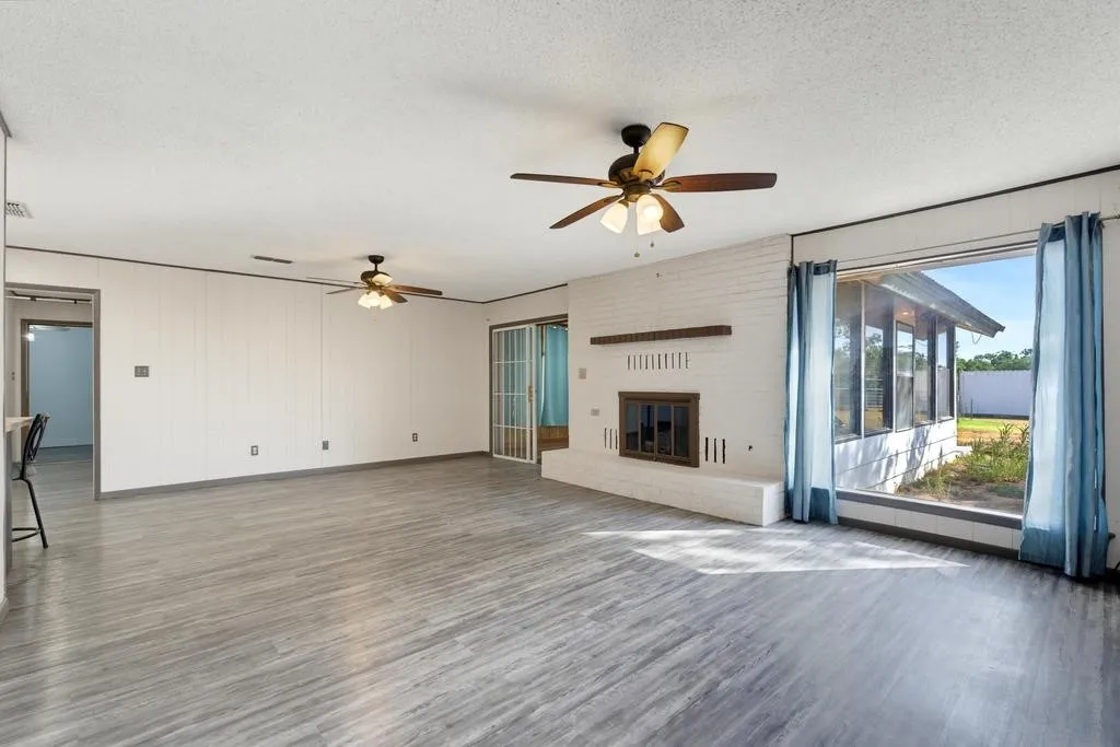 Single Family Residence For Sale in Fisher County , 508 N Water Street, Roby, Texas 79543, 5 Bedroom, 3 Bathroom, Garage spaces, 2,447 Sqft, built in 1960, mls#21395099, Real Estate Agent in Roby, Homes For Sale in Fisher county, Homes For Sale in Roby, Realtor in Roby Texas, Real Estate Brokerage Independent Realty Texas, Luminita Cordes Realtor