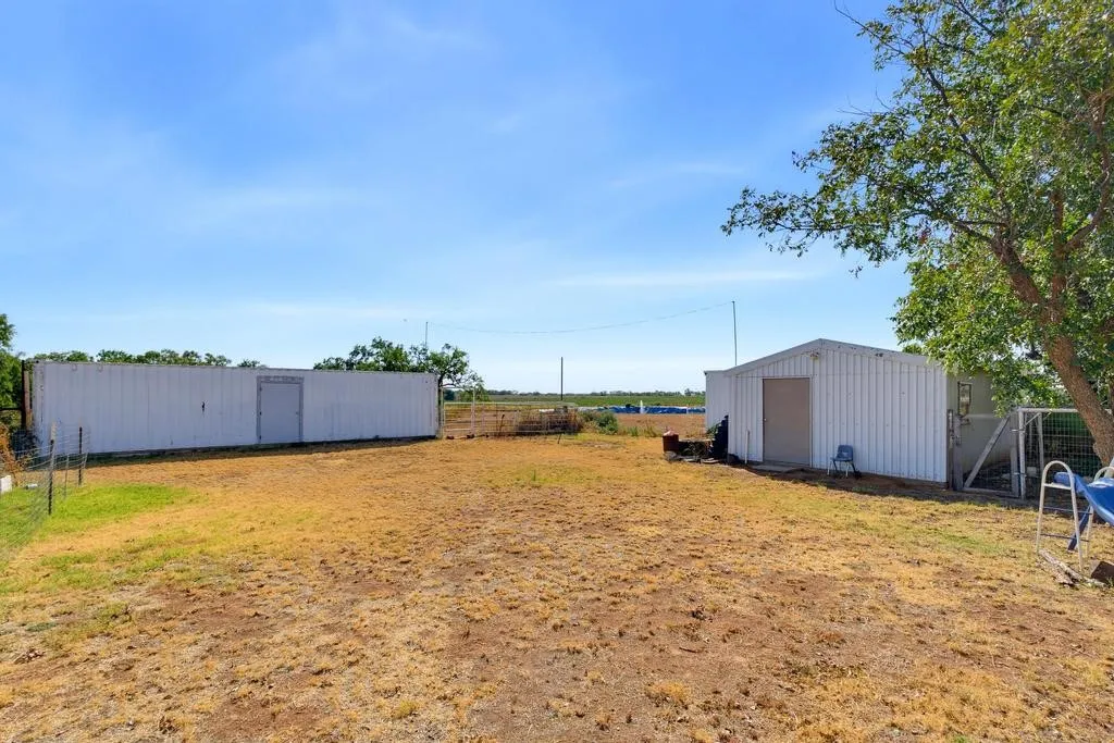 Single Family Residence For Sale in Fisher County , 508 N Water Street, Roby, Texas 79543, 5 Bedroom, 3 Bathroom, Garage spaces, 2,447 Sqft, built in 1960, mls#21395099, Real Estate Agent in Roby, Homes For Sale in Fisher county, Homes For Sale in Roby, Realtor in Roby Texas, Real Estate Brokerage Independent Realty Texas, Luminita Cordes Realtor