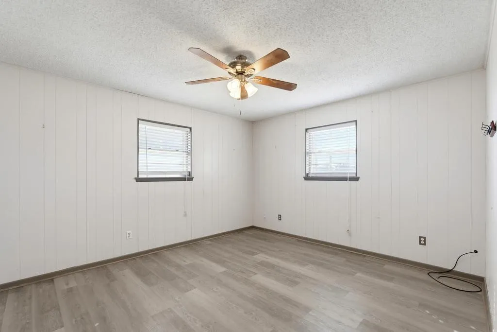 Single Family Residence For Sale in Fisher County , 508 N Water Street, Roby, Texas 79543, 5 Bedroom, 3 Bathroom, Garage spaces, 2,447 Sqft, built in 1960, mls#21395099, Real Estate Agent in Roby, Homes For Sale in Fisher county, Homes For Sale in Roby, Realtor in Roby Texas, Real Estate Brokerage Independent Realty Texas, Luminita Cordes Realtor
