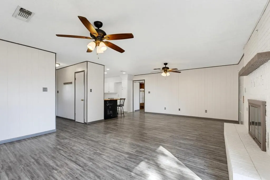 Single Family Residence For Sale in Fisher County , 508 N Water Street, Roby, Texas 79543, 5 Bedroom, 3 Bathroom, Garage spaces, 2,447 Sqft, built in 1960, mls#21395099, Real Estate Agent in Roby, Homes For Sale in Fisher county, Homes For Sale in Roby, Realtor in Roby Texas, Real Estate Brokerage Independent Realty Texas, Luminita Cordes Realtor