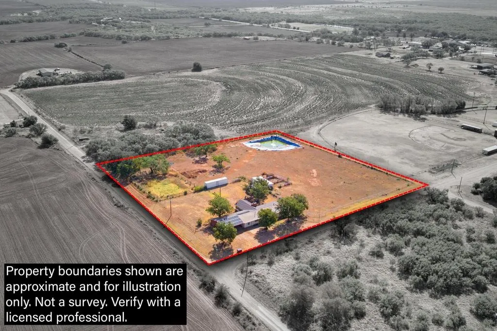 Single Family Residence For Sale in Fisher County , 508 N Water Street, Roby, Texas 79543, 5 Bedroom, 3 Bathroom, Garage spaces, 2,447 Sqft, built in 1960, mls#21395099, Real Estate Agent in Roby, Homes For Sale in Fisher county, Homes For Sale in Roby, Realtor in Roby Texas, Real Estate Brokerage Independent Realty Texas, Luminita Cordes Realtor