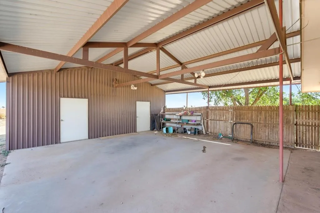 Single Family Residence For Sale in Fisher County , 508 N Water Street, Roby, Texas 79543, 5 Bedroom, 3 Bathroom, Garage spaces, 2,447 Sqft, built in 1960, mls#21395099, Real Estate Agent in Roby, Homes For Sale in Fisher county, Homes For Sale in Roby, Realtor in Roby Texas, Real Estate Brokerage Independent Realty Texas, Luminita Cordes Realtor