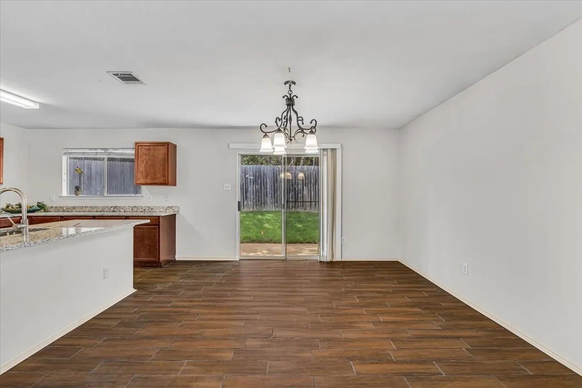 Single Family Residence For Sale in Tarrant County , 10333 Bear Hollow Drive, Fort Worth, Texas 76244, 3 Bedroom, 2 Bathroom, 2 Garage spaces, 1,637 Sqft, built in 2005, mls#21398175, Real Estate Agent in Fort Worth, Homes For Sale in Tarrant county, Homes For Sale in Fort Worth, Realtor in Fort Worth Texas, Real Estate Brokerage Independent Realty Texas, Luminita Cordes Realtor