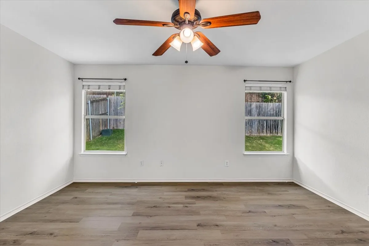 Single Family Residence For Sale in Tarrant County , 10333 Bear Hollow Drive, Fort Worth, Texas 76244, 3 Bedroom, 2 Bathroom, 2 Garage spaces, 1,637 Sqft, built in 2005, mls#21398175, Real Estate Agent in Fort Worth, Homes For Sale in Tarrant county, Homes For Sale in Fort Worth, Realtor in Fort Worth Texas, Real Estate Brokerage Independent Realty Texas, Luminita Cordes Realtor