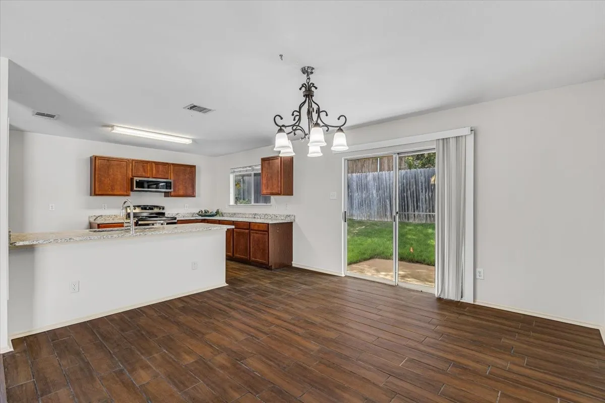Single Family Residence For Sale in Tarrant County , 10333 Bear Hollow Drive, Fort Worth, Texas 76244, 3 Bedroom, 2 Bathroom, 2 Garage spaces, 1,637 Sqft, built in 2005, mls#21398175, Real Estate Agent in Fort Worth, Homes For Sale in Tarrant county, Homes For Sale in Fort Worth, Realtor in Fort Worth Texas, Real Estate Brokerage Independent Realty Texas, Luminita Cordes Realtor