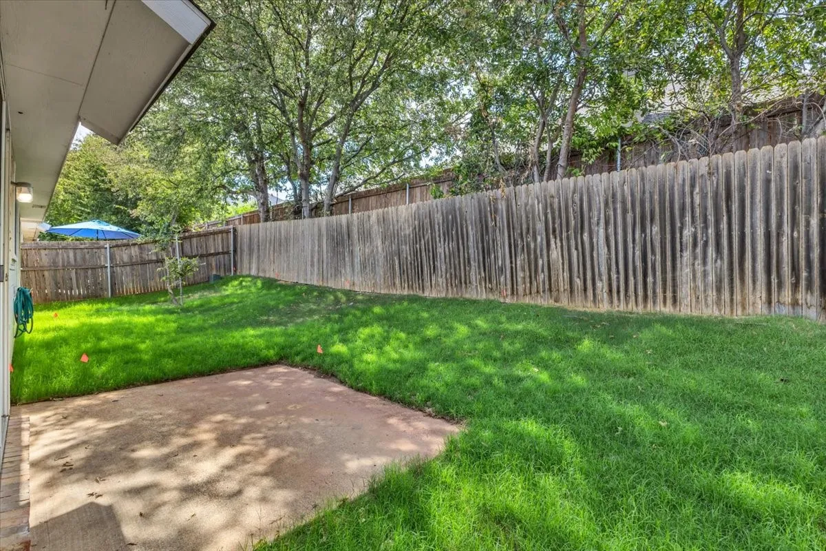 Single Family Residence For Sale in Tarrant County , 10333 Bear Hollow Drive, Fort Worth, Texas 76244, 3 Bedroom, 2 Bathroom, 2 Garage spaces, 1,637 Sqft, built in 2005, mls#21398175, Real Estate Agent in Fort Worth, Homes For Sale in Tarrant county, Homes For Sale in Fort Worth, Realtor in Fort Worth Texas, Real Estate Brokerage Independent Realty Texas, Luminita Cordes Realtor