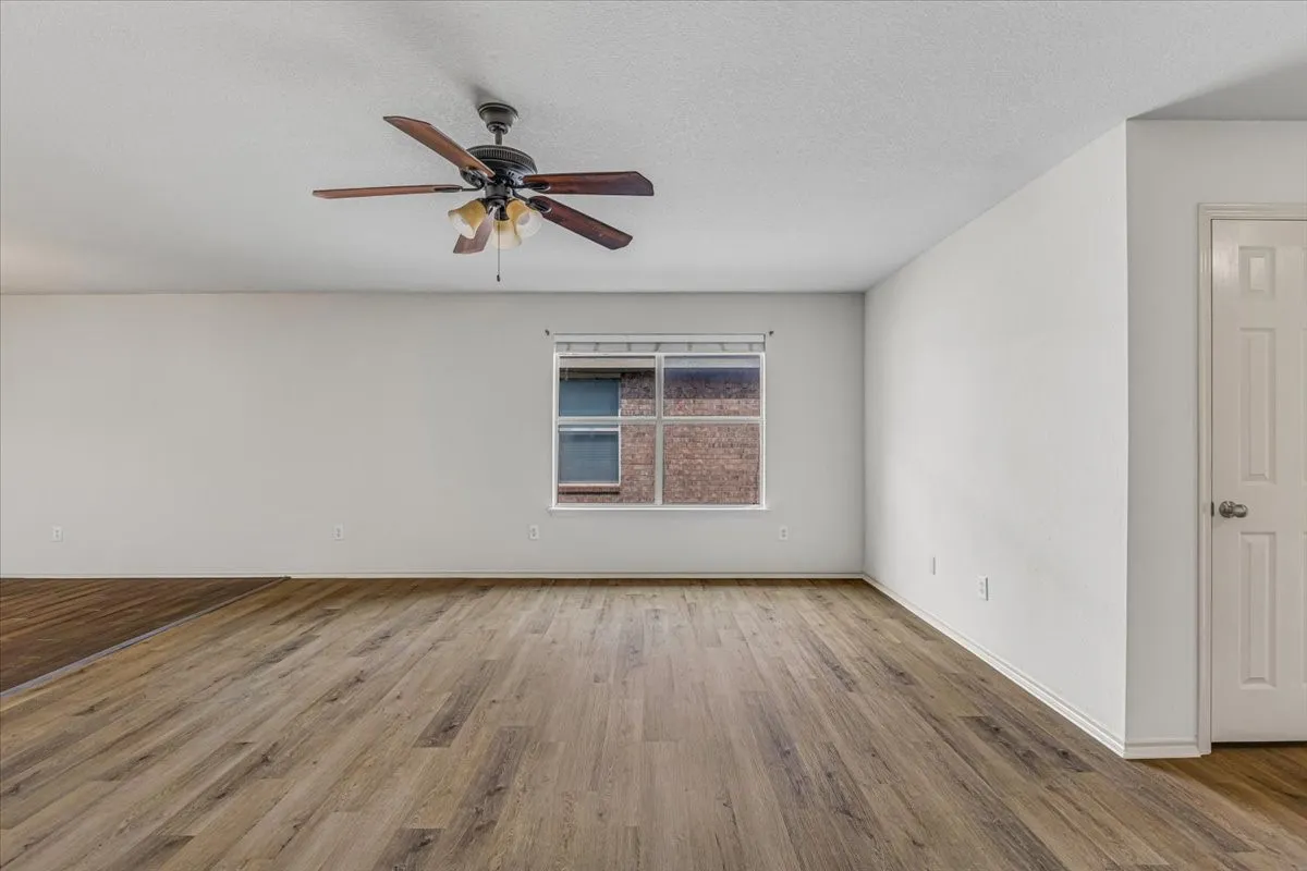 Single Family Residence For Sale in Tarrant County , 10333 Bear Hollow Drive, Fort Worth, Texas 76244, 3 Bedroom, 2 Bathroom, 2 Garage spaces, 1,637 Sqft, built in 2005, mls#21398175, Real Estate Agent in Fort Worth, Homes For Sale in Tarrant county, Homes For Sale in Fort Worth, Realtor in Fort Worth Texas, Real Estate Brokerage Independent Realty Texas, Luminita Cordes Realtor