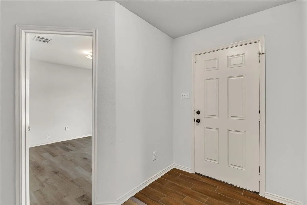 Single Family Residence For Sale in Tarrant County , 10333 Bear Hollow Drive, Fort Worth, Texas 76244, 3 Bedroom, 2 Bathroom, 2 Garage spaces, 1,637 Sqft, built in 2005, mls#21398175, Real Estate Agent in Fort Worth, Homes For Sale in Tarrant county, Homes For Sale in Fort Worth, Realtor in Fort Worth Texas, Real Estate Brokerage Independent Realty Texas, Luminita Cordes Realtor