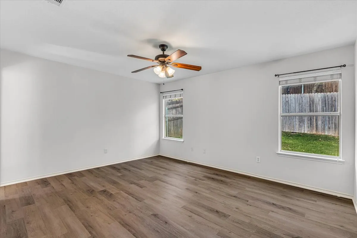 Single Family Residence For Sale in Tarrant County , 10333 Bear Hollow Drive, Fort Worth, Texas 76244, 3 Bedroom, 2 Bathroom, 2 Garage spaces, 1,637 Sqft, built in 2005, mls#21398175, Real Estate Agent in Fort Worth, Homes For Sale in Tarrant county, Homes For Sale in Fort Worth, Realtor in Fort Worth Texas, Real Estate Brokerage Independent Realty Texas, Luminita Cordes Realtor