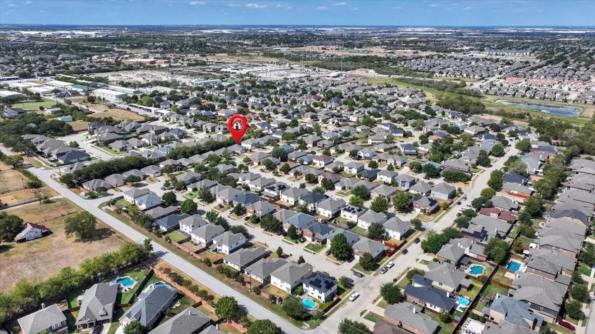 Single Family Residence For Sale in Tarrant County , 10333 Bear Hollow Drive, Fort Worth, Texas 76244, 3 Bedroom, 2 Bathroom, 2 Garage spaces, 1,637 Sqft, built in 2005, mls#21398175, Real Estate Agent in Fort Worth, Homes For Sale in Tarrant county, Homes For Sale in Fort Worth, Realtor in Fort Worth Texas, Real Estate Brokerage Independent Realty Texas, Luminita Cordes Realtor