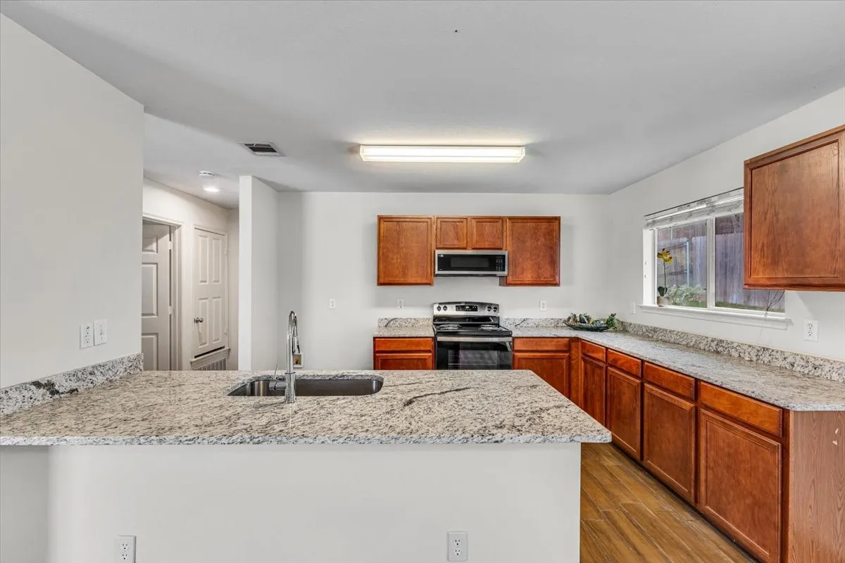 Single Family Residence For Sale in Tarrant County , 10333 Bear Hollow Drive, Fort Worth, Texas 76244, 3 Bedroom, 2 Bathroom, 2 Garage spaces, 1,637 Sqft, built in 2005, mls#21398175, Real Estate Agent in Fort Worth, Homes For Sale in Tarrant county, Homes For Sale in Fort Worth, Realtor in Fort Worth Texas, Real Estate Brokerage Independent Realty Texas, Luminita Cordes Realtor