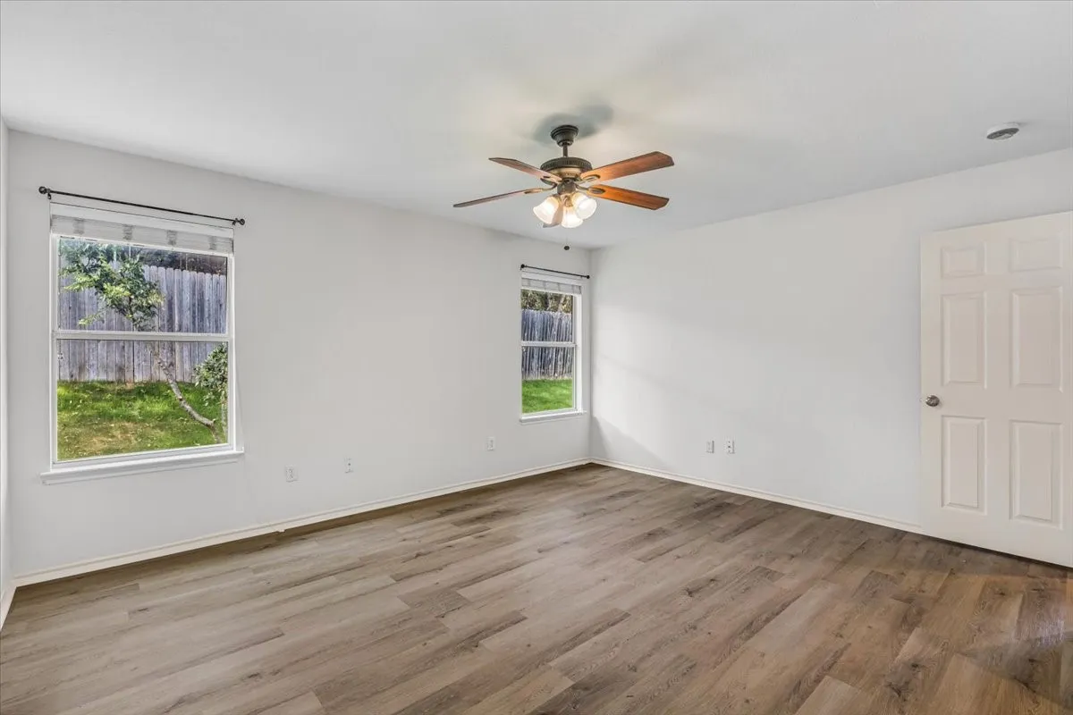 Single Family Residence For Sale in Tarrant County , 10333 Bear Hollow Drive, Fort Worth, Texas 76244, 3 Bedroom, 2 Bathroom, 2 Garage spaces, 1,637 Sqft, built in 2005, mls#21398175, Real Estate Agent in Fort Worth, Homes For Sale in Tarrant county, Homes For Sale in Fort Worth, Realtor in Fort Worth Texas, Real Estate Brokerage Independent Realty Texas, Luminita Cordes Realtor