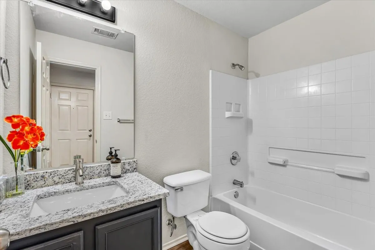 Single Family Residence For Sale in Tarrant County , 10333 Bear Hollow Drive, Fort Worth, Texas 76244, 3 Bedroom, 2 Bathroom, 2 Garage spaces, 1,637 Sqft, built in 2005, mls#21398175, Real Estate Agent in Fort Worth, Homes For Sale in Tarrant county, Homes For Sale in Fort Worth, Realtor in Fort Worth Texas, Real Estate Brokerage Independent Realty Texas, Luminita Cordes Realtor