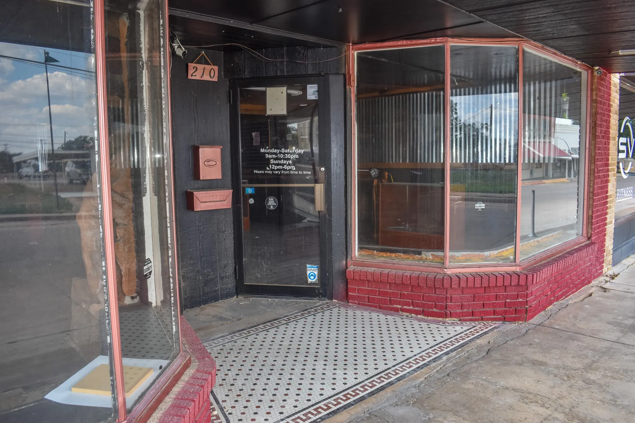Office For Sale in Mc Culloch County , 210 S Blackburn Street, Brady, Texas 76825, 0, 0, Garage spaces, 0 Sqft, built in 1920, mls#21398180, Real Estate Agent in Brady, Homes For Sale in Mc Culloch county, Homes For Sale in Brady, Realtor in Brady Texas, Real Estate Brokerage Independent Realty Texas, Luminita Cordes Realtor