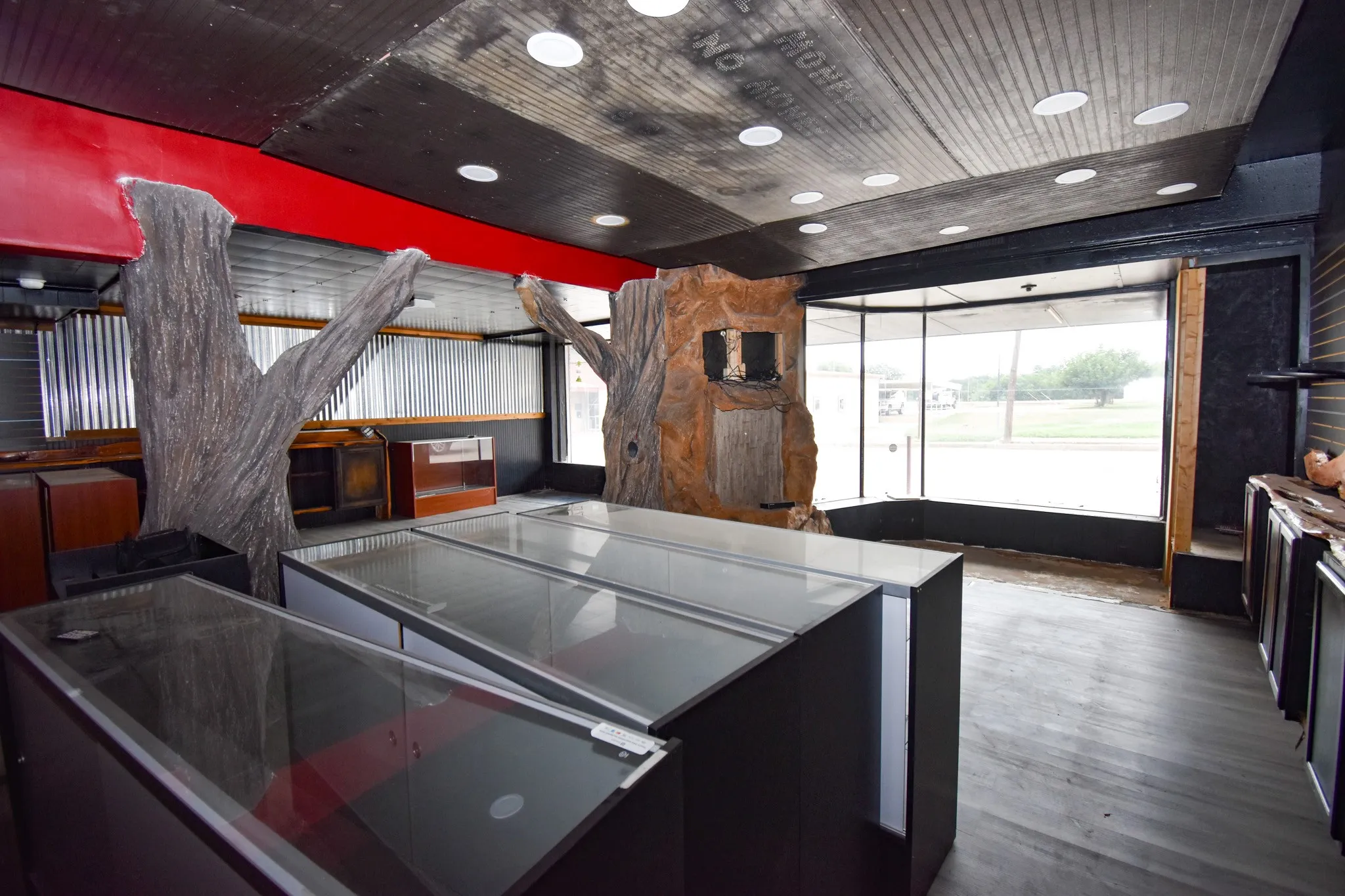 Office For Sale in Mc Culloch County , 210 S Blackburn Street, Brady, Texas 76825, 0, 0, Garage spaces, 0 Sqft, built in 1920, mls#21398180, Real Estate Agent in Brady, Homes For Sale in Mc Culloch county, Homes For Sale in Brady, Realtor in Brady Texas, Real Estate Brokerage Independent Realty Texas, Luminita Cordes Realtor