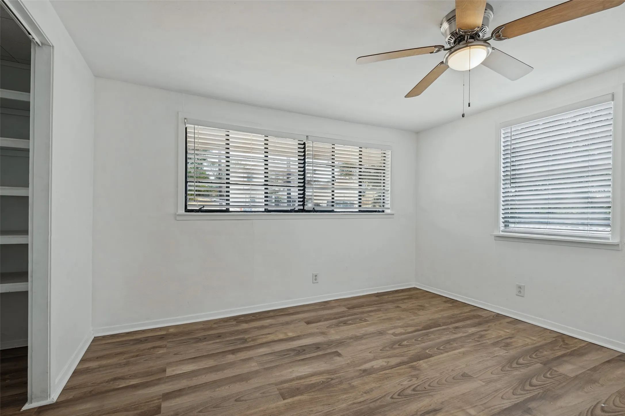 Single Family Residence For Rent in Dallas County , 227 S Justin Avenue, Dallas, Texas 75211, 3 Bedroom, 1 Bathroom, Garage spaces, 1,170 Sqft, built in 1962, mls#21398159, Real Estate Agent in Dallas, Homes For Rent in Dallas county, Homes For Rent in Dallas, Realtor in Dallas Texas, Real Estate Brokerage Independent Realty Texas, Luminita Cordes Realtor