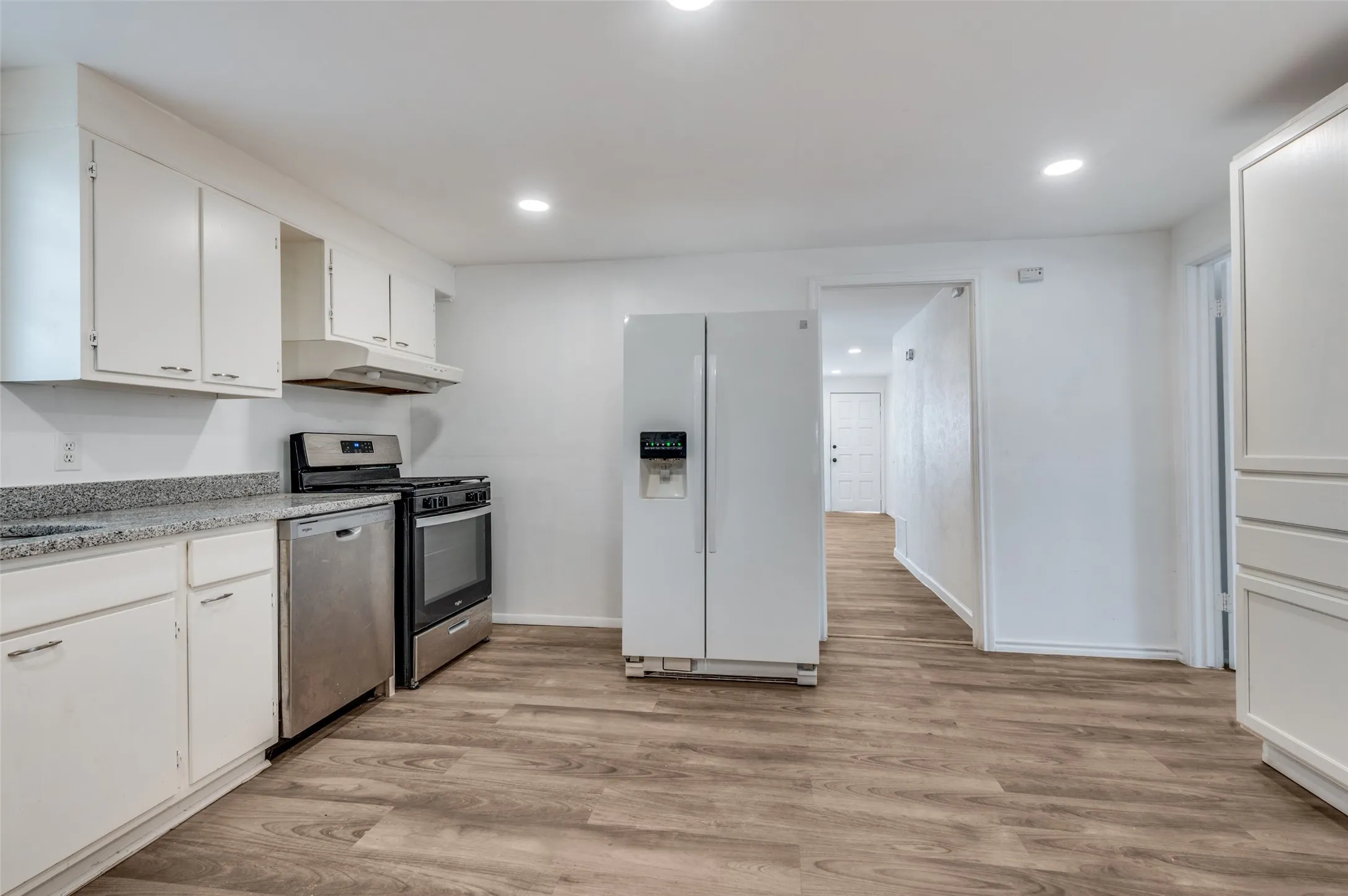 Single Family Residence For Rent in Dallas County , 227 S Justin Avenue, Dallas, Texas 75211, 3 Bedroom, 1 Bathroom, Garage spaces, 1,170 Sqft, built in 1962, mls#21398159, Real Estate Agent in Dallas, Homes For Rent in Dallas county, Homes For Rent in Dallas, Realtor in Dallas Texas, Real Estate Brokerage Independent Realty Texas, Luminita Cordes Realtor