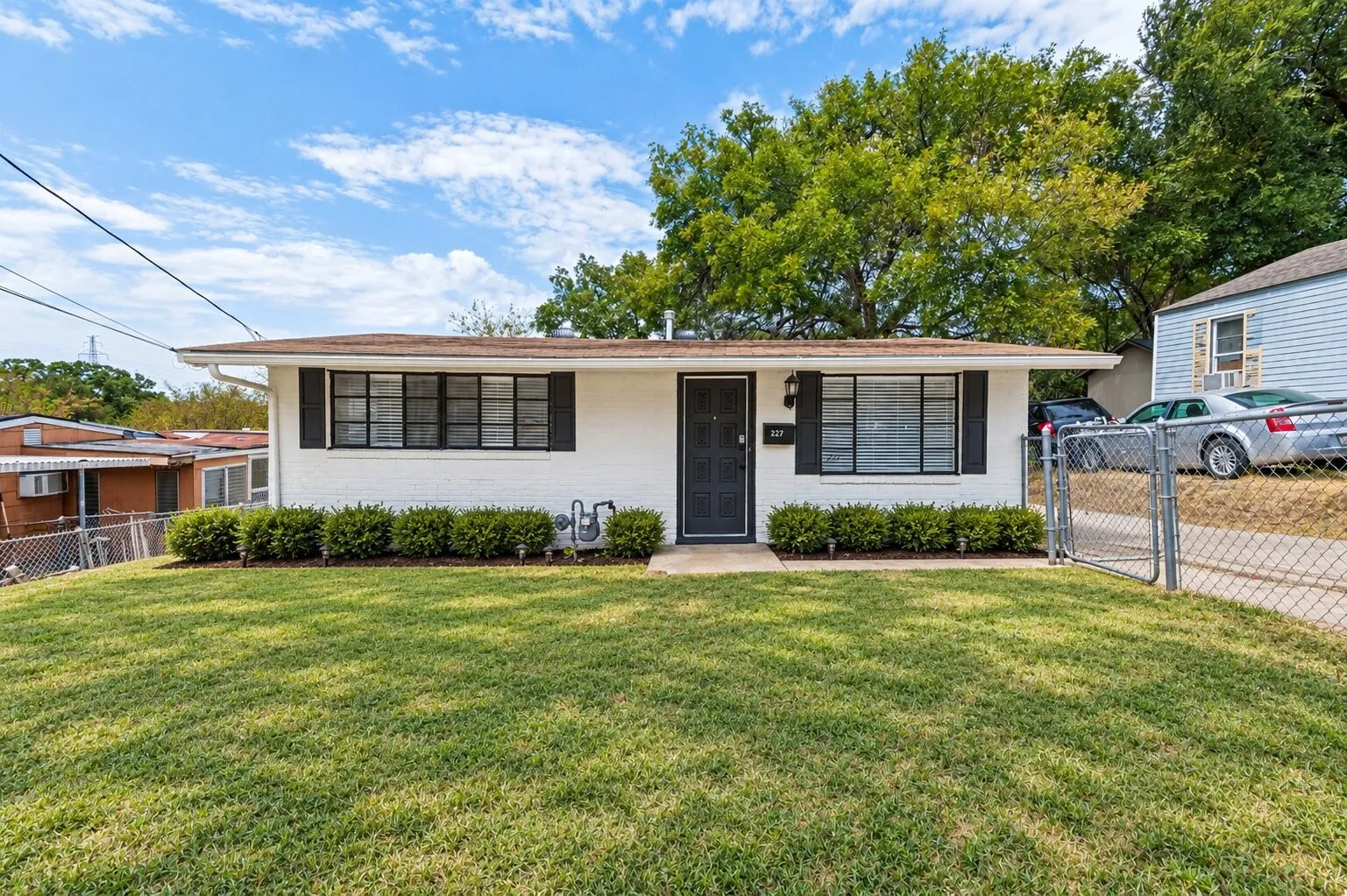 Single Family Residence For Rent in Dallas County , 227 S Justin Avenue, Dallas, Texas 75211, 3 Bedroom, 1 Bathroom, Garage spaces, 1,170 Sqft, built in 1962, mls#21398159, Real Estate Agent in Dallas, Homes For Rent in Dallas county, Homes For Rent in Dallas, Realtor in Dallas Texas, Real Estate Brokerage Independent Realty Texas, Luminita Cordes Realtor