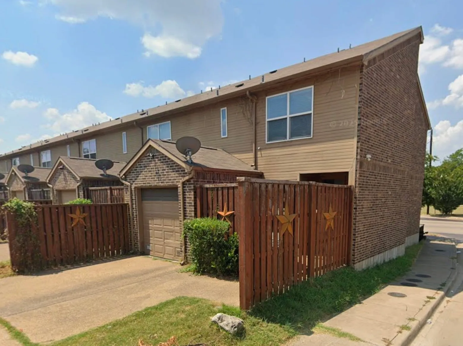 Townhouse For Sale in Dallas County , 5402 Bexar Street, Dallas, Texas 75215, 2 Bedroom, 3 Bathroom, 1 Garage spaces, 1,464 Sqft, built in 2012, mls#21398194, Real Estate Agent in Dallas, Homes For Sale in Dallas county, Homes For Sale in Dallas, Realtor in Dallas Texas, Real Estate Brokerage Independent Realty Texas, Luminita Cordes Realtor