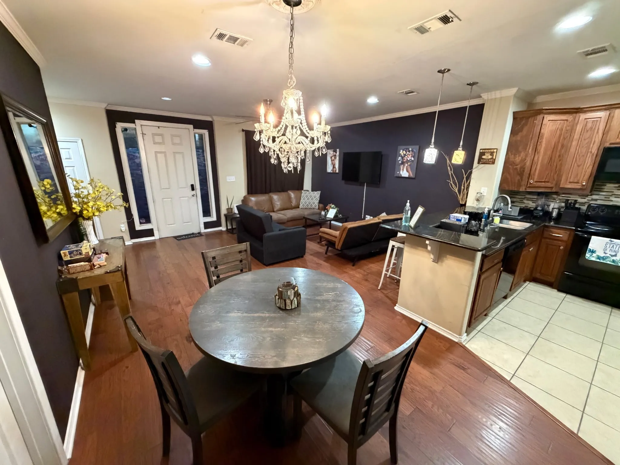 Townhouse For Sale in Dallas County , 5402 Bexar Street, Dallas, Texas 75215, 2 Bedroom, 3 Bathroom, 1 Garage spaces, 1,464 Sqft, built in 2012, mls#21398194, Real Estate Agent in Dallas, Homes For Sale in Dallas county, Homes For Sale in Dallas, Realtor in Dallas Texas, Real Estate Brokerage Independent Realty Texas, Luminita Cordes Realtor