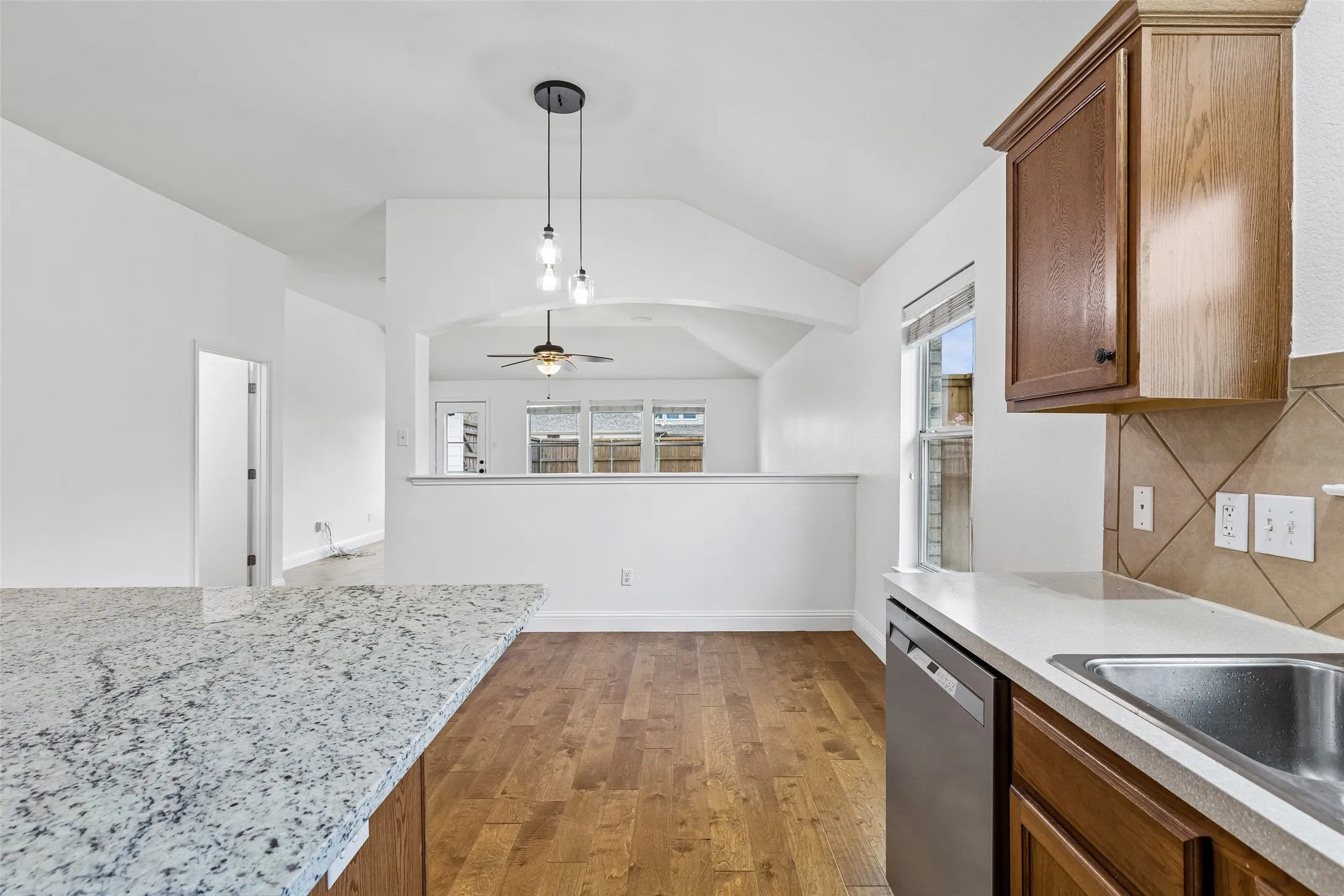 Single Family Residence For Sale in Rockwall County , 413 Sandy Lane, Royse City, Texas 75189, 3 Bedroom, 2 Bathroom, 2 Garage spaces, 1,820 Sqft, built in 2006, mls#21397698, Real Estate Agent in Royse City, Homes For Sale in Rockwall county, Homes For Sale in Royse City, Realtor in Royse City Texas, Real Estate Brokerage Independent Realty Texas, Luminita Cordes Realtor