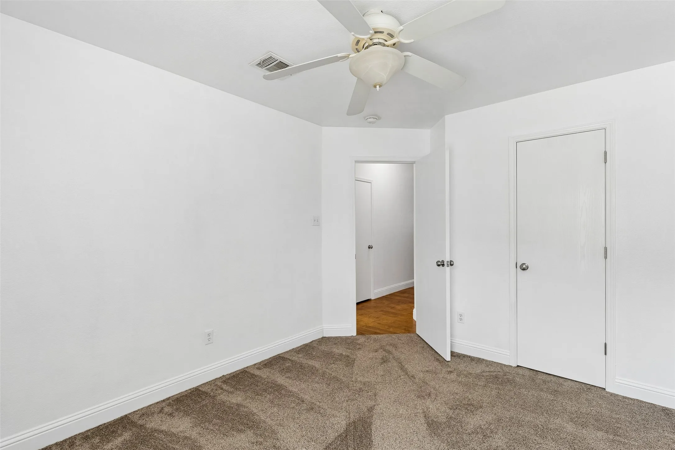 Single Family Residence For Sale in Rockwall County , 413 Sandy Lane, Royse City, Texas 75189, 3 Bedroom, 2 Bathroom, 2 Garage spaces, 1,820 Sqft, built in 2006, mls#21397698, Real Estate Agent in Royse City, Homes For Sale in Rockwall county, Homes For Sale in Royse City, Realtor in Royse City Texas, Real Estate Brokerage Independent Realty Texas, Luminita Cordes Realtor