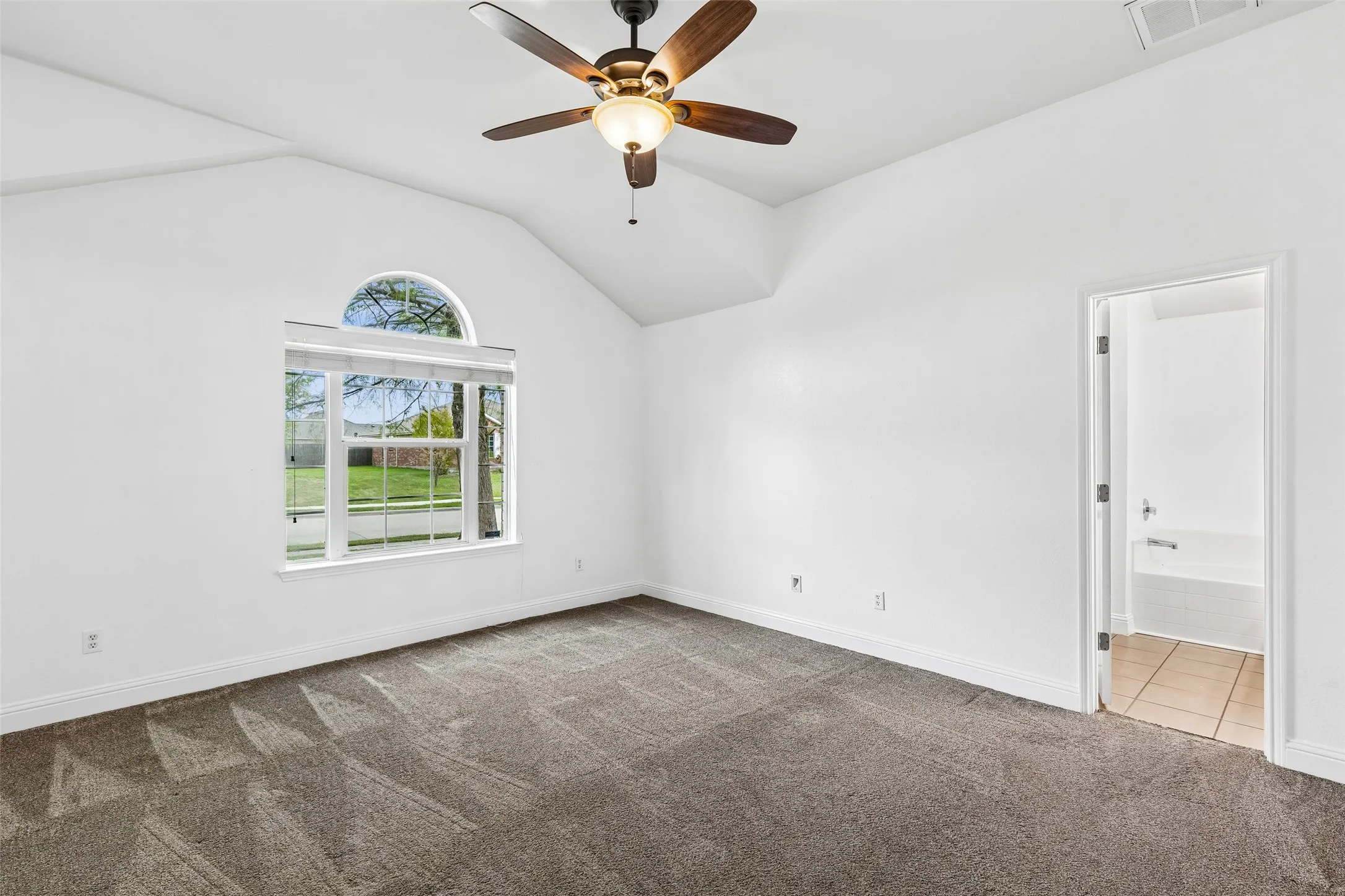 Single Family Residence For Sale in Rockwall County , 413 Sandy Lane, Royse City, Texas 75189, 3 Bedroom, 2 Bathroom, 2 Garage spaces, 1,820 Sqft, built in 2006, mls#21397698, Real Estate Agent in Royse City, Homes For Sale in Rockwall county, Homes For Sale in Royse City, Realtor in Royse City Texas, Real Estate Brokerage Independent Realty Texas, Luminita Cordes Realtor