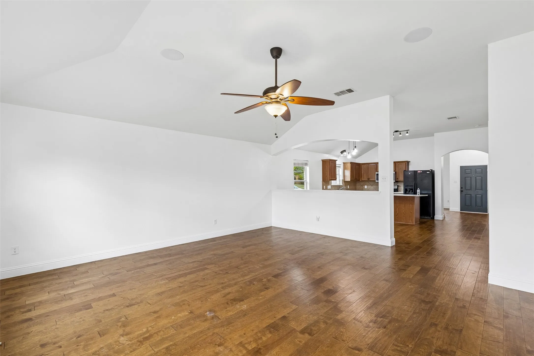 Single Family Residence For Sale in Rockwall County , 413 Sandy Lane, Royse City, Texas 75189, 3 Bedroom, 2 Bathroom, 2 Garage spaces, 1,820 Sqft, built in 2006, mls#21397698, Real Estate Agent in Royse City, Homes For Sale in Rockwall county, Homes For Sale in Royse City, Realtor in Royse City Texas, Real Estate Brokerage Independent Realty Texas, Luminita Cordes Realtor