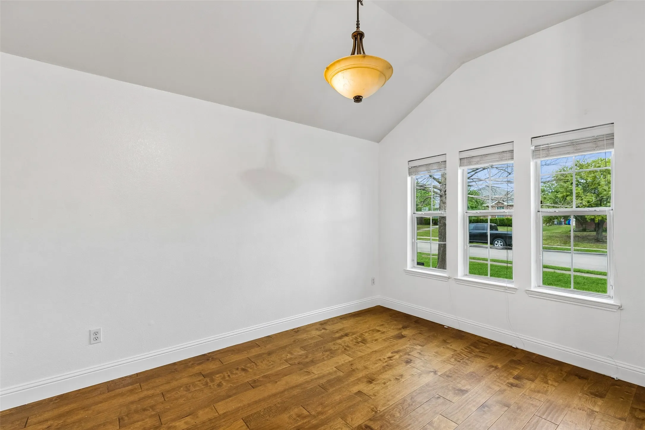Single Family Residence For Sale in Rockwall County , 413 Sandy Lane, Royse City, Texas 75189, 3 Bedroom, 2 Bathroom, 2 Garage spaces, 1,820 Sqft, built in 2006, mls#21397698, Real Estate Agent in Royse City, Homes For Sale in Rockwall county, Homes For Sale in Royse City, Realtor in Royse City Texas, Real Estate Brokerage Independent Realty Texas, Luminita Cordes Realtor