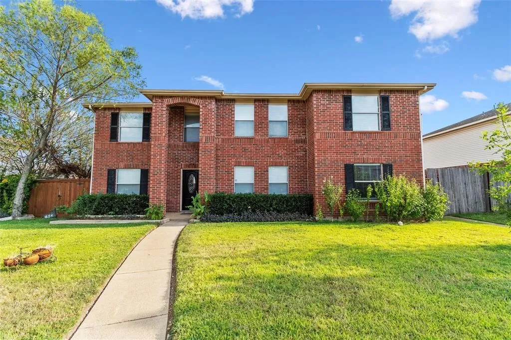Single Family Residence For Sale in Dallas County , 611 Pondview Drive, Cedar Hill, Texas 75104, 5 Bedroom, 3 Bathroom, 2 Garage spaces, 3,648 Sqft, built in 2001, mls#21398195, Real Estate Agent in Cedar Hill, Homes For Sale in Dallas county, Homes For Sale in Cedar Hill, Realtor in Cedar Hill Texas, Real Estate Brokerage Independent Realty Texas, Luminita Cordes Realtor