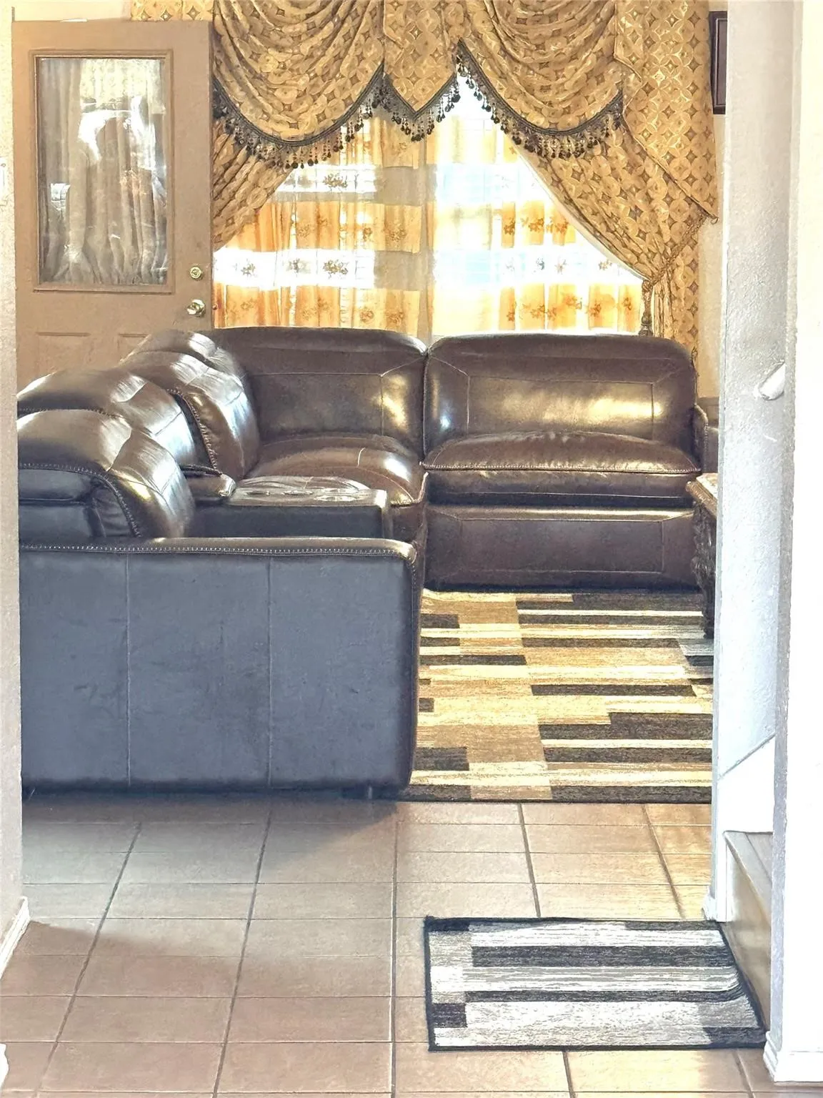 Single Family Residence For Sale in Dallas County , 611 Pondview Drive, Cedar Hill, Texas 75104, 5 Bedroom, 3 Bathroom, 2 Garage spaces, 3,648 Sqft, built in 2001, mls#21398195, Real Estate Agent in Cedar Hill, Homes For Sale in Dallas county, Homes For Sale in Cedar Hill, Realtor in Cedar Hill Texas, Real Estate Brokerage Independent Realty Texas, Luminita Cordes Realtor