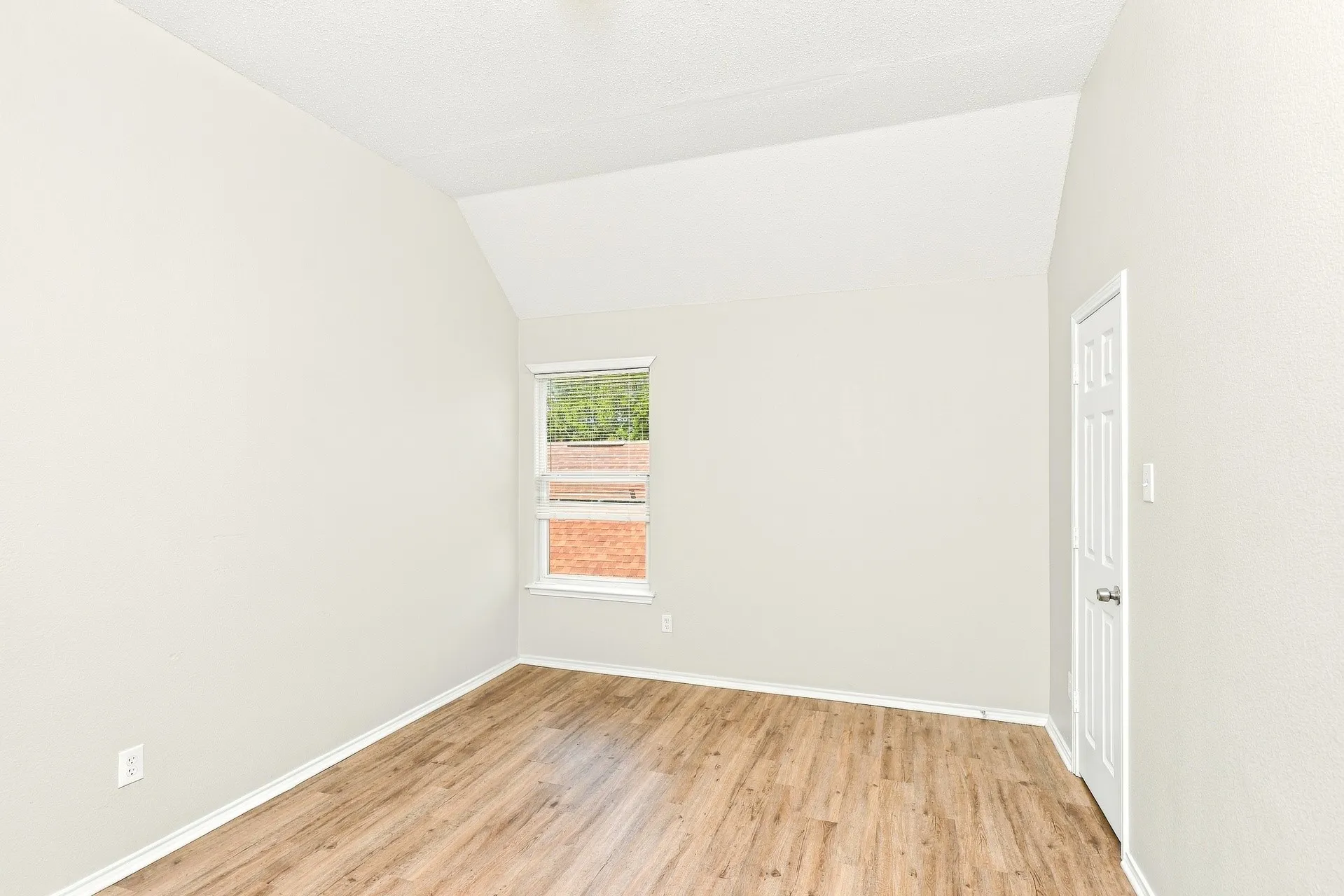 Single Family Residence For Rent in Dallas County , 736 Mulberry Lane, De Soto, Texas 75115, 5 Bedroom, 4 Bathroom, 2 Garage spaces, 3,498 Sqft, built in 2003, mls#21398191, Real Estate Agent in De Soto, Homes For Rent in Dallas county, Homes For Rent in De Soto, Realtor in De Soto Texas, Real Estate Brokerage Independent Realty Texas, Luminita Cordes Realtor