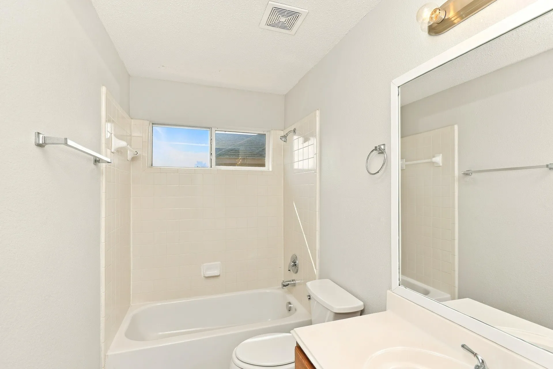 Single Family Residence For Rent in Dallas County , 736 Mulberry Lane, De Soto, Texas 75115, 5 Bedroom, 4 Bathroom, 2 Garage spaces, 3,498 Sqft, built in 2003, mls#21398191, Real Estate Agent in De Soto, Homes For Rent in Dallas county, Homes For Rent in De Soto, Realtor in De Soto Texas, Real Estate Brokerage Independent Realty Texas, Luminita Cordes Realtor